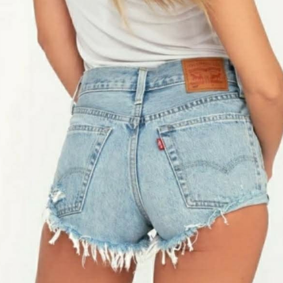 HP! 🎀Levi's Custom distressed raw hem Cutoffs - Picture 7 of 11